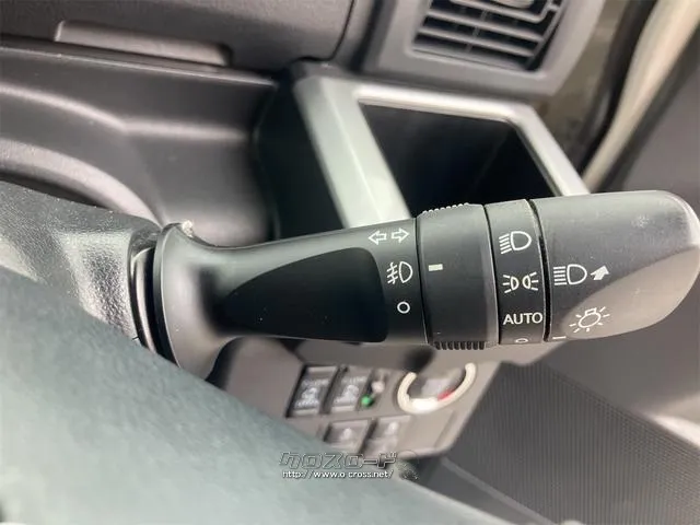 オートライトは、付け忘れや消し忘れを防ぐことができます。高速道路などのトンネルなどにも役立ちます。 トヨタ ピクシスメガ