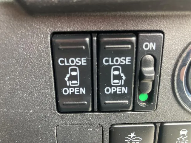 両側電動スライドドア装備!運転席よりボタン一つで開閉可能でございます。 トヨタ ピクシスメガ