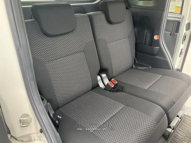 すぐにご来店頂けない場合や遠方にお住まいの方、車両状態の詳細が知りたい方はお気軽にご連絡下さい♪ トヨタ ピクシスメガ
