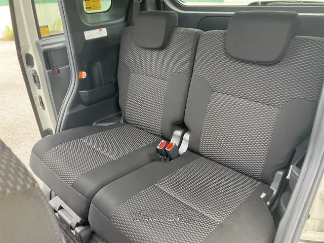 この度は当店のお車をご覧になっていただき、誠にありがとうございます。じっくり現車確認して頂けるよう、ご準備を致します! トヨタ ピクシスメガ