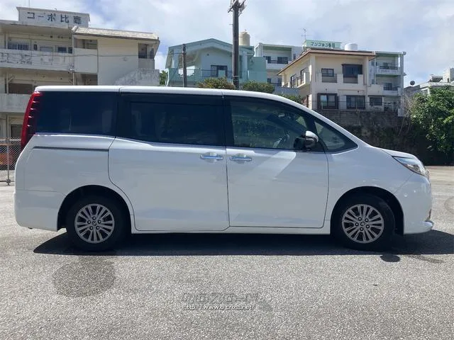 お車の知識がなくても大丈夫です!皆様のご来店をスタッフ一同、心よりお待ちしております。 トヨタ エスクァイア
