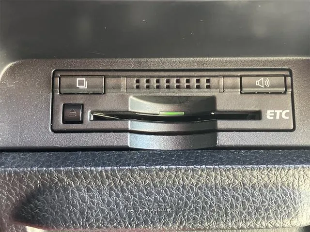 高速走行もスムーズにお支払いが可能な【ETC】ご納車までにセットアップを行い、ご納車時にはご利用いただけるようにいたします。 トヨタ エスクァイア