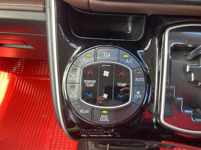 気温に合わせて直感的に操作することで、車内をいつでも快適に保てます。 トヨタ エスクァイア