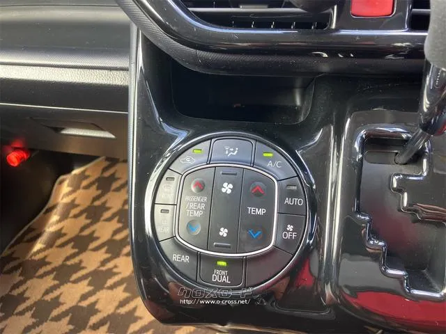 気温に合わせて直感的に操作することで、車内をいつでも快適に保てます。 トヨタ ノア