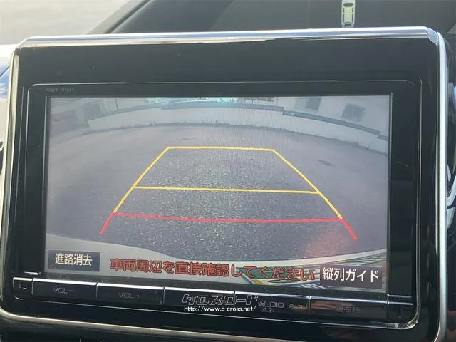 バックカメラ装着済!死角になりやすい後方もとても見やすいです☆車庫入れに自信がない方や縦列駐車が苦手な方にも、オススメな機能です!安心度もアップ! トヨタ ノア