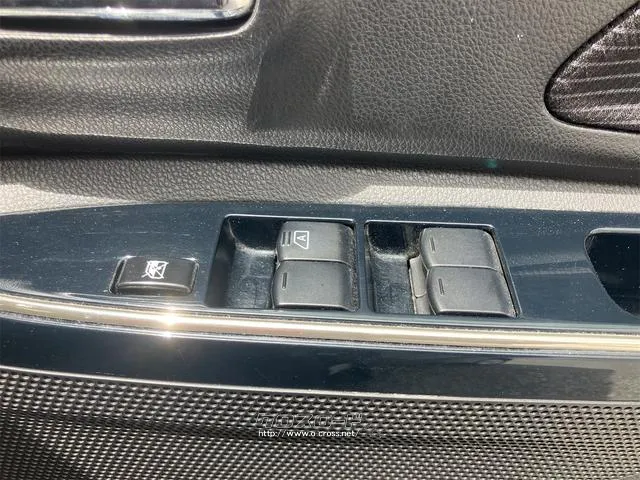 パワーウィンドウのスイッチですよ。運転席に居ながら窓を開け閉めのコントロールできますよ。 日産 デイズルークス