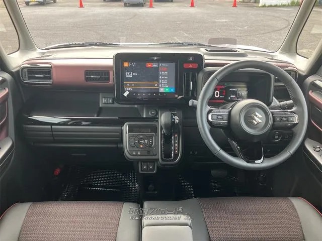 車を運転する際には運転席の存在は欠かせません。なのでしっかりとチェックしたいポイントですね。 スズキ スペーシア