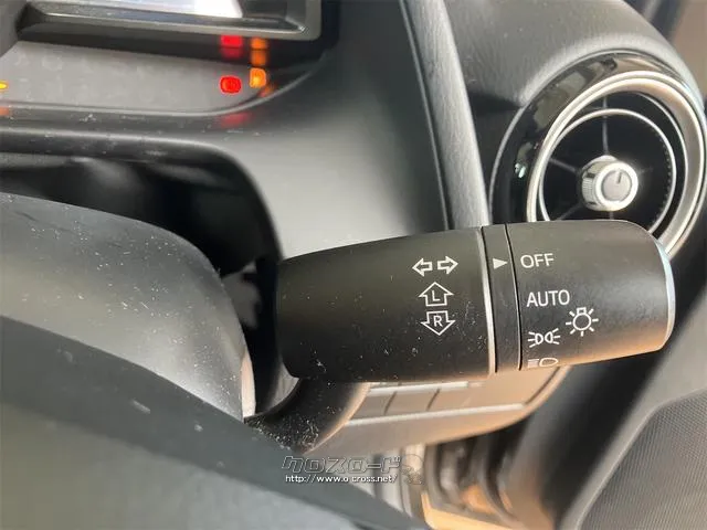 オートライトは、付け忘れや消し忘れを防ぐことができます。高速道路などのトンネルなどにも役立ちます。 マツダ デミオ
