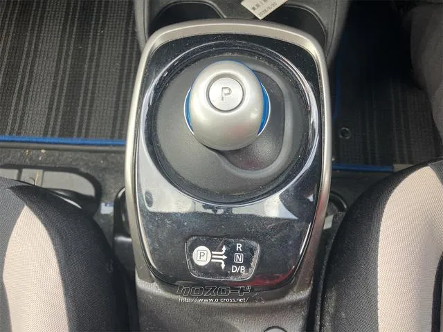 必ず使用するシフトレバー。確りと確認したいですね。 日産 ノート