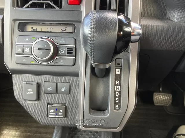 必ず使用するシフトレバー。確りと確認したいですね。 ダイハツ タフト