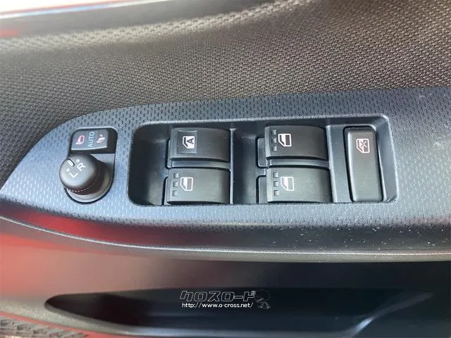 パワーウィンドウのスイッチですよ。運転席に居ながら窓を開け閉めのコントロールできますよ。 ダイハツ ムーヴ