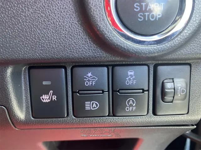 快適装備のシートヒーター付き。エアコンって前面しか当たらずに背中は冷え冷えなんて事もありますよね。快適に調整できますよ。 ダイハツ ムーヴ