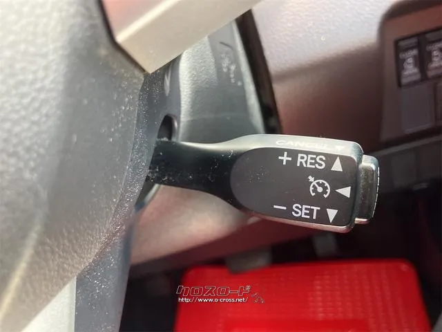 アクセルを踏まなくても設定した速度で走行可能なオートクルーズコントロールを装備しています!ロングドライブでも運転が楽になります。ブレーキやシフト操作でも解除可能です! ダイハツ トール