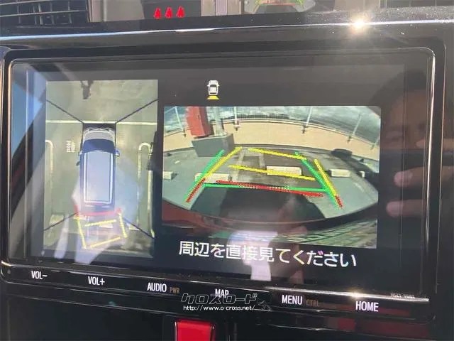 【全方位型モニター】クルマを上空から見下ろしているかのように、直感的に周囲の状況を把握できる全方位型モニター。狭い場所での駐車でも周囲が映像で確認できます。 トヨタ タンク
