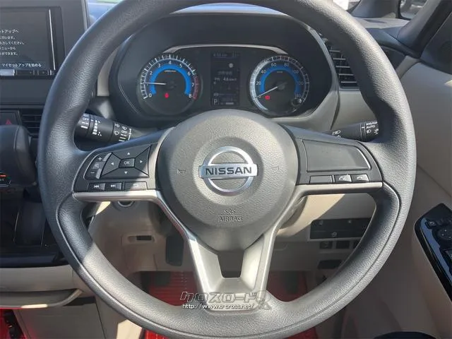 自ら操るハンドル!ドライバーの生命線です。お客様の目で実際にご確認ください。 日産 ルークス