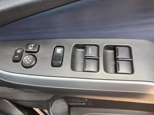 パワーウィンドウのスイッチですよ。運転席に居ながら窓を開け閉めのコントロールできますよ。 三菱 デリカD:2