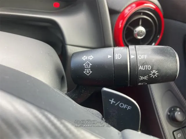 オートライトは、付け忘れや消し忘れを防ぐことができます。高速道路などのトンネルなどにも役立ちます。 マツダ デミオ