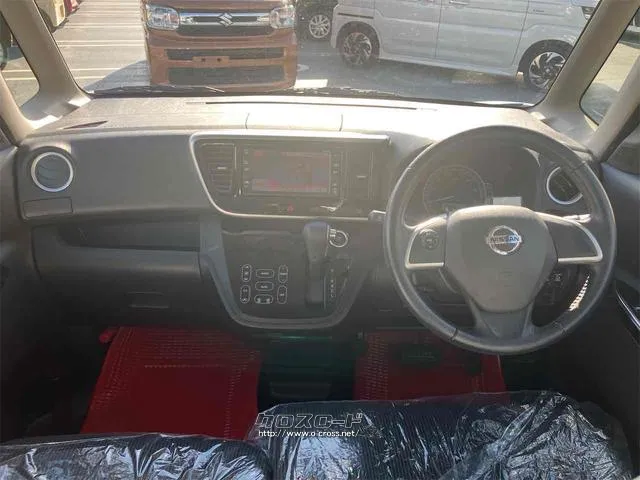 車を運転する際には運転席の存在は欠かせません。なのでしっかりとチェックしたいポイントですね。 日産 デイズルークス