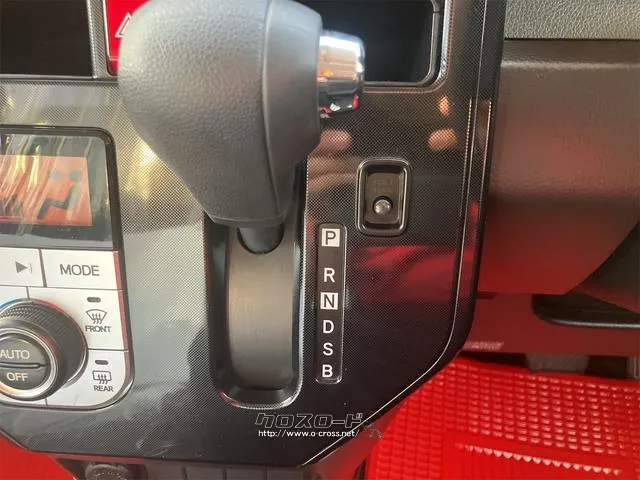 必ず使用するシフトレバー。確りと確認したいですね。 トヨタ タンク