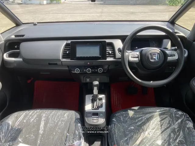 車を運転する際には運転席の存在は欠かせません。なのでしっかりとチェックしたいポイントですね。 ホンダ フィット