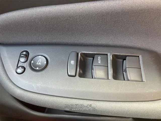 パワーウィンドウ付き☆運転席で全部の窓を開閉することが可能!!快適にドライブをお楽しみいただけます☆ ホンダ フィット