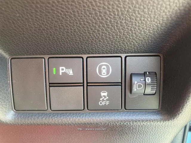 【コーナーセンサー】駐車時など障害物をセンサーが察知しアラームで教えてくれます!あると便利な装備です☆ ホンダ フィット