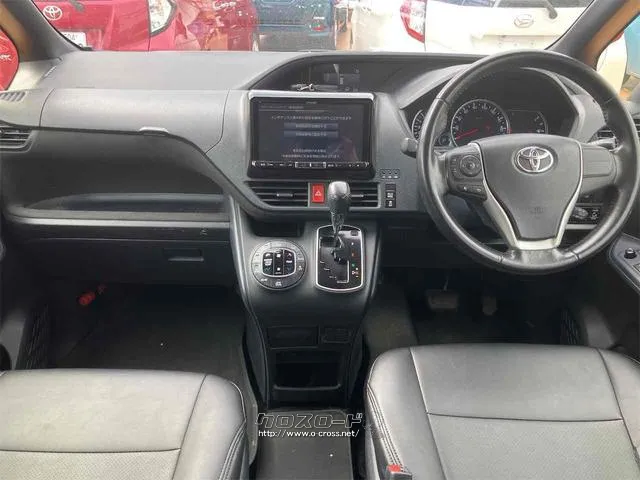 運転者にとっては日々使用することとなる運転席です。運転席が快適だと運転に集中することができますね。 トヨタ ノア