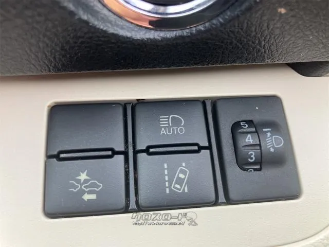 車線はみだしを知らせてくれる機能!レーンアシスト付! トヨタ シエンタ