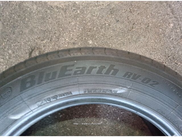 タイヤ ヨコハマ RV02 215/60R17インチ 5分山