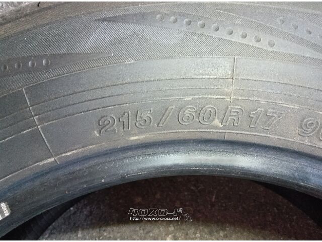 タイヤ ヨコハマ RV02 215/60R17インチ 5分山