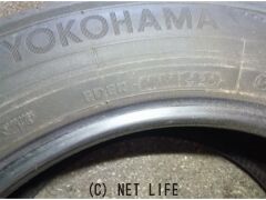 タイヤ ヨコハマ　RV02　215/60R17インチ　5分山