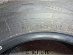 タイヤ ヨコハマ　RV02　215/60R17インチ　5分山