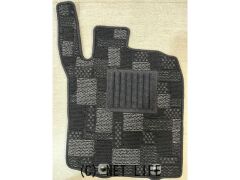 内装品 トヨタ　ライズ　令和1/11～　２WD/4WD共通　新品未使用フロアマット