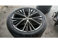 ホイール・タイヤ プリウス純正　19インチ