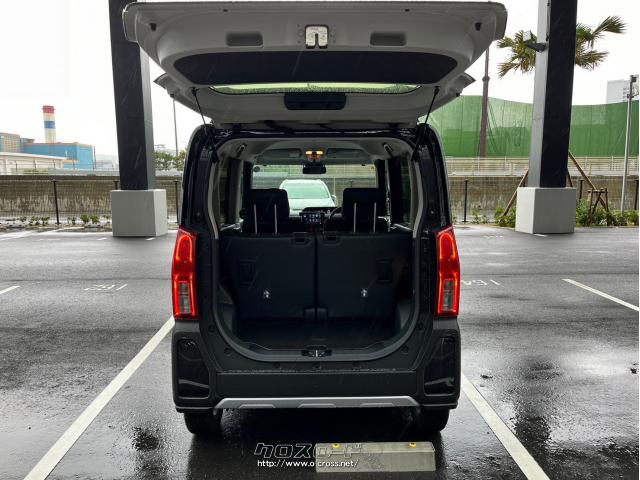 ダイハツ タント ファンクロス・2023(R5)年式・ブラックマイカ・660cc