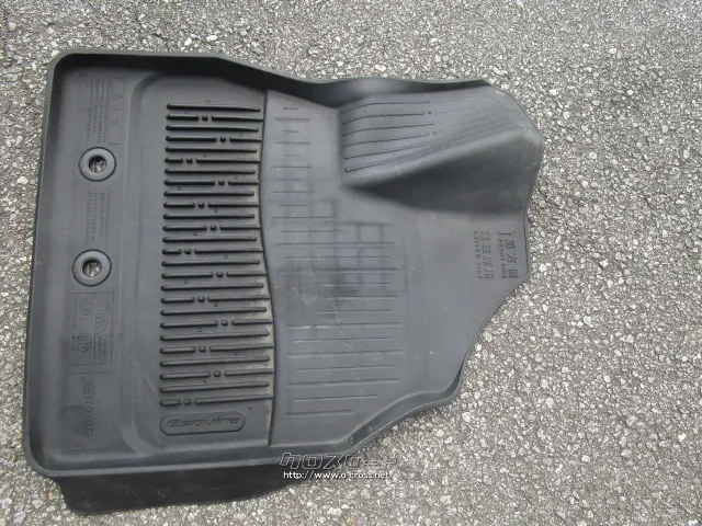 内装品 エスクァイア(後期)純正オプションゴムマット