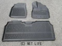 内装品 エスクァイア（後期）純正オプションゴムマット