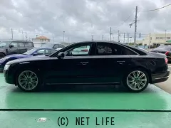 アウディ A8