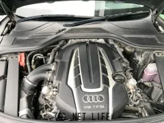 アウディ A8