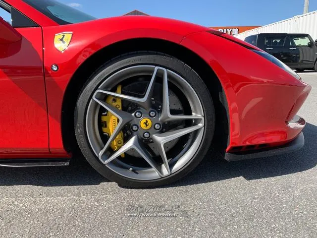 フェラーリ F8スパイダー