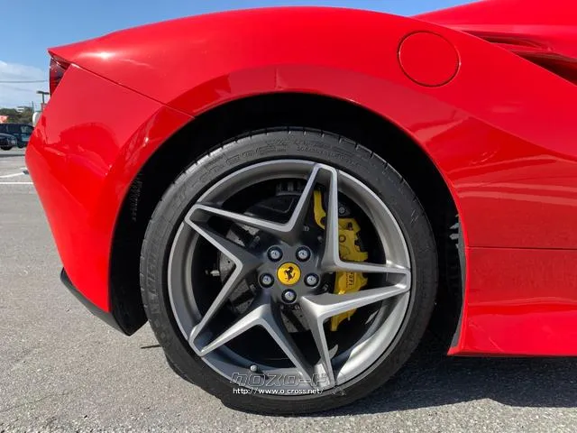 フェラーリ F8スパイダー
