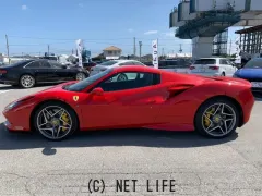 フェラーリ F8スパイダー