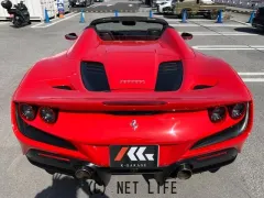 フェラーリ F8スパイダー