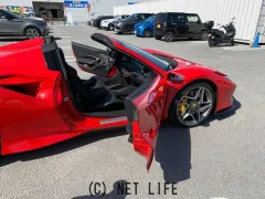 フェラーリ F8スパイダー