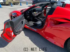 フェラーリ F8スパイダー