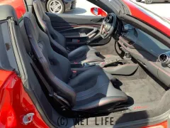 フェラーリ F8スパイダー