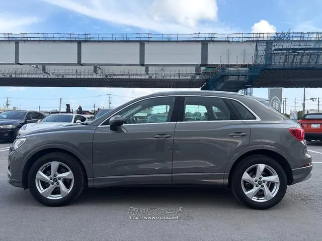 アウディ Q3