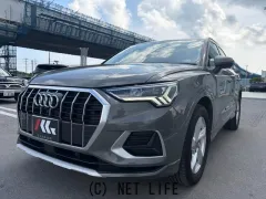 アウディ Q3