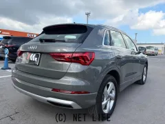 アウディ Q3