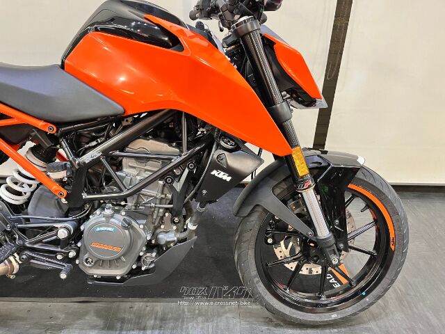 KTM 125 デューク・2018(H30)初度登録(届出)年・ブラックオレンジ